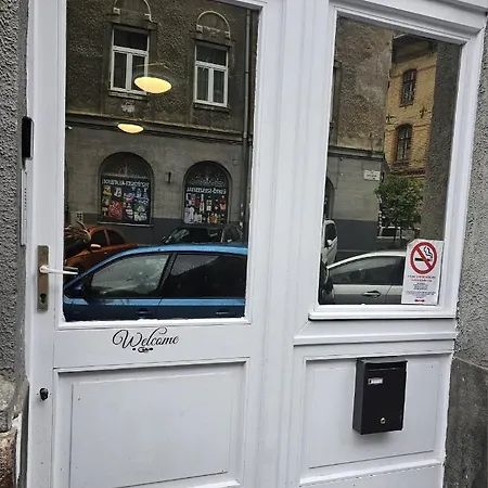 7dab 6 Contactless Self Check-in Szálloda